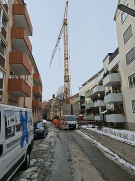 Tiefgaragensanierung München-Giesing: den Kran werden wir hier häufig benötigen