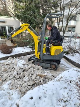 Tiefgaragensanierung München-Giesing: ...und der Mike der baggert noch - auf der Decke der Tiefgarage