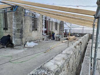 Terrassensanierung: Arbeiten an der baufälligen Terrasse