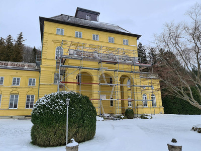 Zu Beginn der Sanierung der Terrassenbrüstung